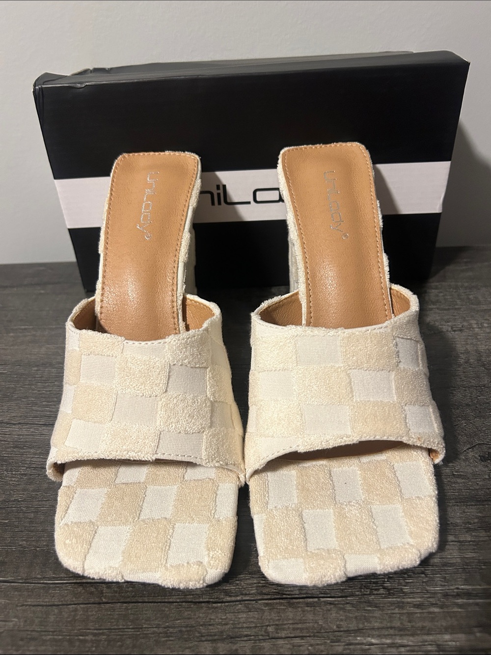 Unilady NIB Women's Cream Checked block heels